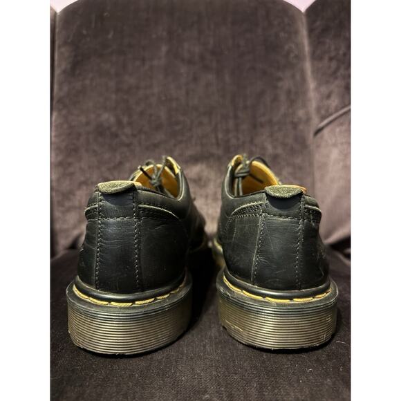 Athletic_Shoes